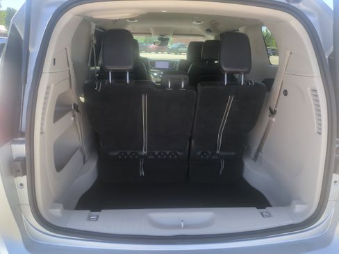 Used 2024 Chrysler Pacifica Touring-L FWD image 31