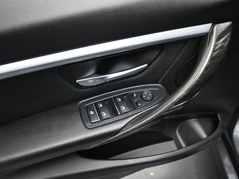 Used 2018 BMW 330e w/ Convenience Package image 11