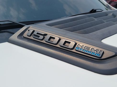 Used 2022 RAM 1500 Laramie AWD/4WD image 8