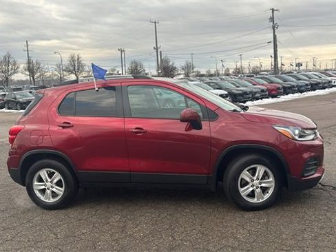 Used 2021 Chevrolet Trax LT w/ Driver Confidence Package image 3