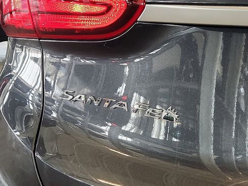 Used 2020 Hyundai Santa Fe SE image 30