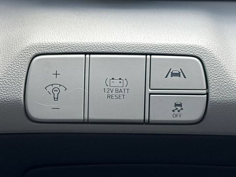 Used 2023 Hyundai Elantra Limited FWD image 26