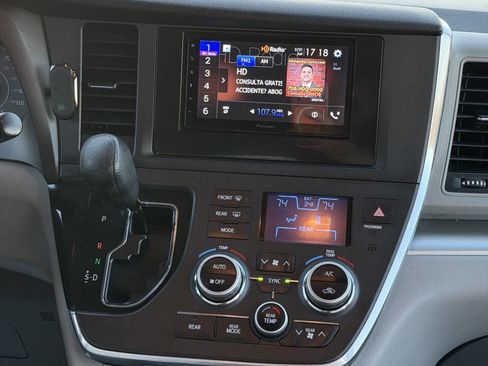 Used 2015 Toyota Sienna LE image 15