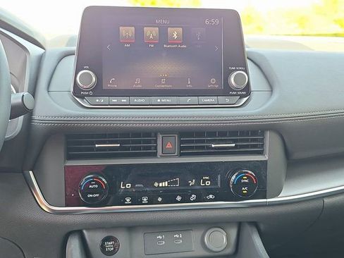 Certified 2025 Nissan Rogue SV FWD image 20