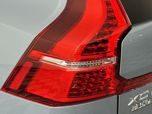 Used 2023 Volvo XC60 B5 Plus FWD image 34