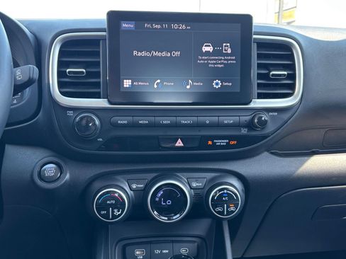 Used 2025 Hyundai Venue SEL FWD image 16