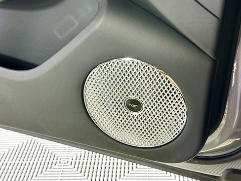 Certified 2024 Bentley Flying Spur W12 image 19