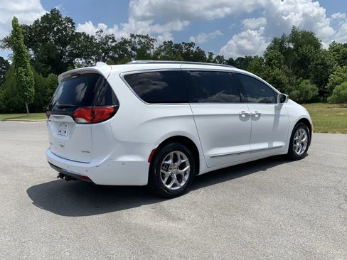 Used 2017 Chrysler Pacifica Limited w/ Advanced Safetytec Group FWD image 7