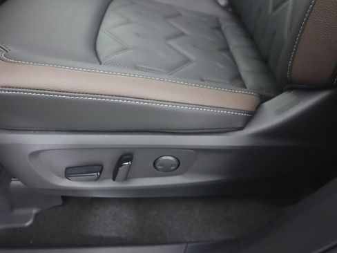 New 2026 Nissan Pathfinder Platinum AWD/4WD image 17