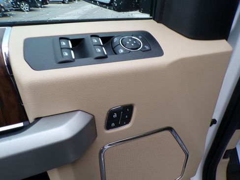 Used 2019 Ford F150 Lariat w/ Equipment Group 502A Luxury AWD/4WD image 25