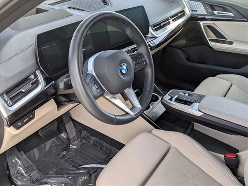 Used 2025 BMW X2 xDrive28i w/ Premium Package image 10