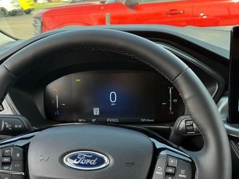 Used 2026 Ford Escape SE w/ Class II Trailer Tow Package FWD image 8