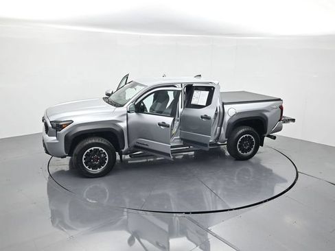 Used 2024 Toyota Tacoma TRD Off-Road AWD/4WD image 45