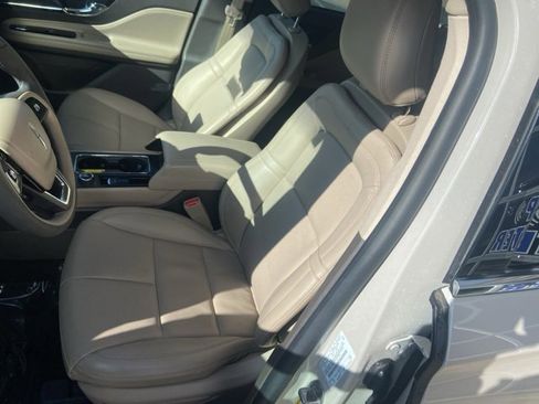 Used 2022 Lincoln Corsair AWD w/ Equipment Group 101A image 8