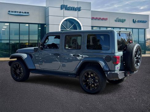Used 2025 Jeep Wrangler Unlimited Sahara AWD/4WD image 3