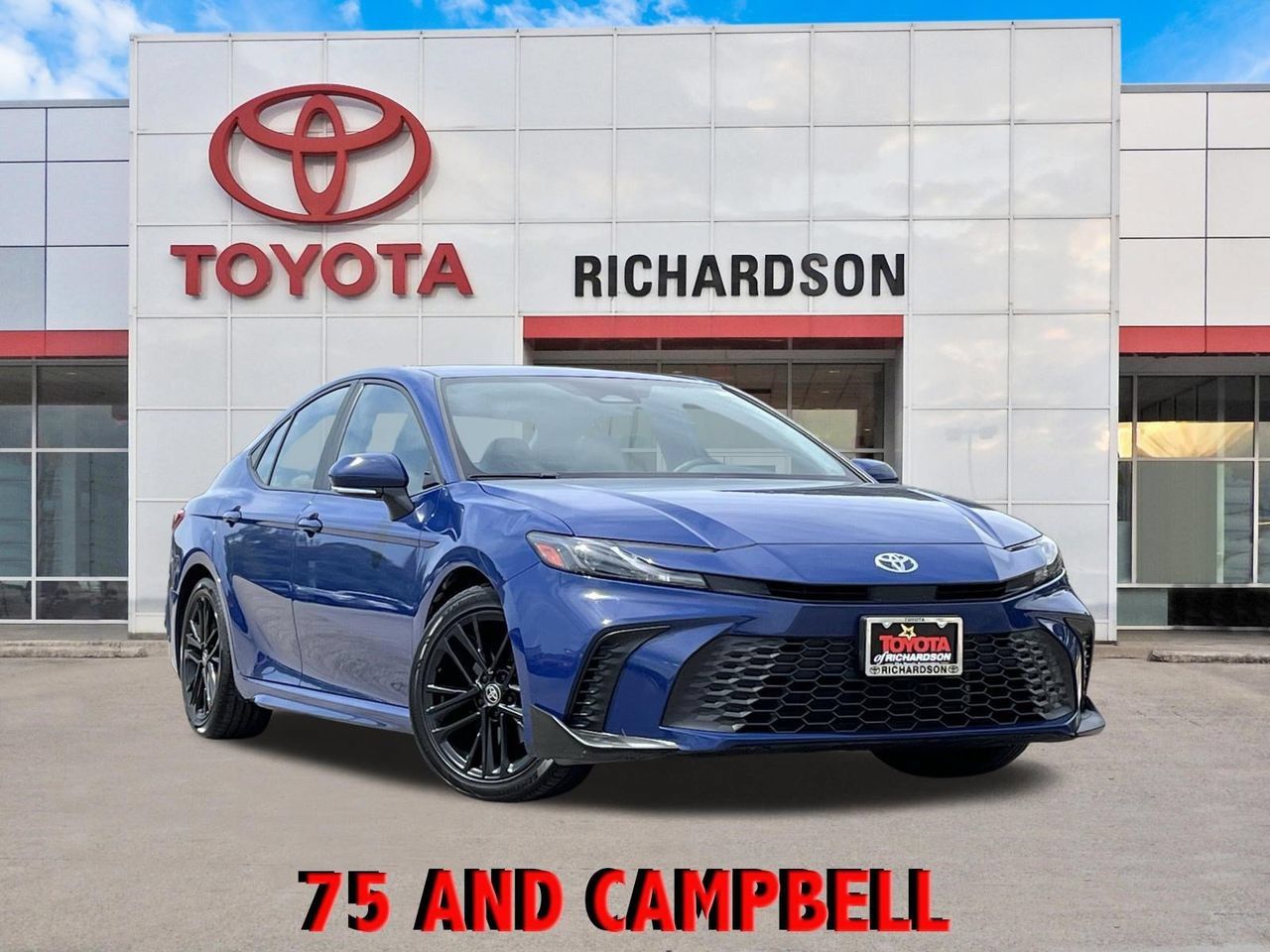 Used 2025 Toyota Camry SE FWD image 1