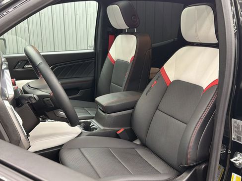 Used 2025 GMC Canyon AT4 w/ AT4X Package image 30