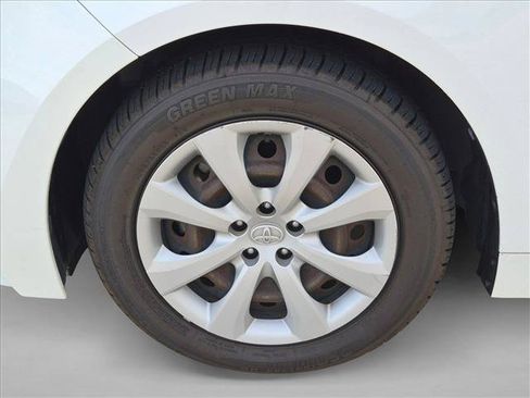 Used 2021 Toyota Corolla LE FWD image 10