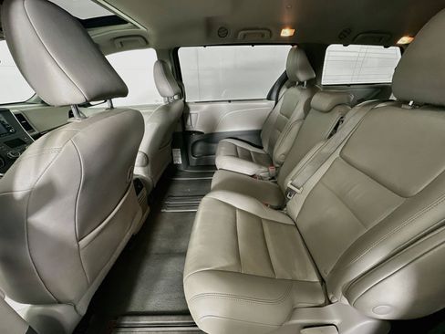 Used 2020 Toyota Sienna XLE FWD image 26