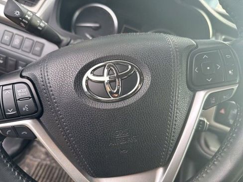 Used 2019 Toyota Highlander Limited image 9