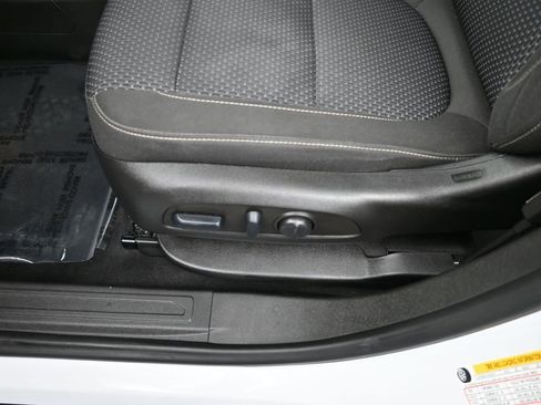 Used 2022 GMC Acadia SLE w/ Driver Convenience Package image 15