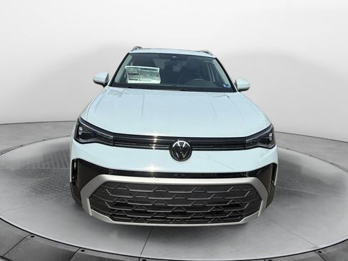 New 2026 Volkswagen Taos SE AWD/4WD image 2