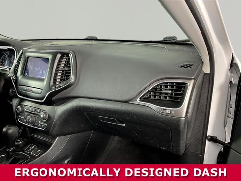 Used 2019 Jeep Cherokee Latitude Plus w/ Comfort/Convenience Group AWD/4WD image 24