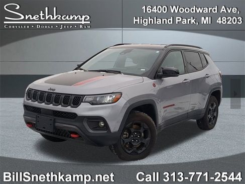 Used 2024 Jeep Compass Trailhawk image 1