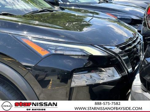 Certified 2022 Nissan Rogue SV w/ SV Premium Package AWD/4WD image 9