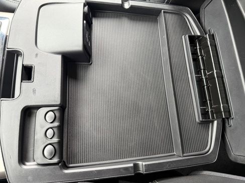 Used 2015 RAM 1500 Laramie w/ Convenience Group image 29