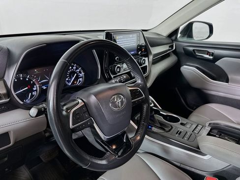 Used 2021 Toyota Highlander XLE AWD/4WD image 10