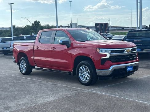 Used 2022 Chevrolet Silverado 1500 LT AWD/4WD image 6