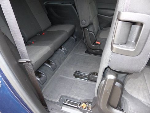 Used 2022 Chevrolet Traverse LT FWD image 40