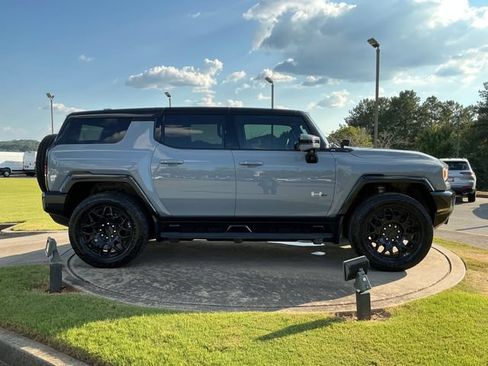 Used 2024 GMC Hummer EV 2X w/ LPO, Illumination Package AWD/4WD image 8