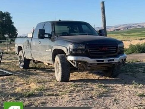 Used 2004 GMC Sierra 2500 SLE w/ Heavy-Duty Power Package AWD/4WD image 4