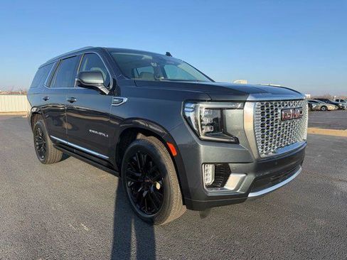 Used 2021 GMC Yukon Denali w/ Denali Premium Package image 12