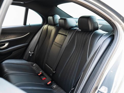 Used 2018 Mercedes-Benz E 300 4MATIC image 23