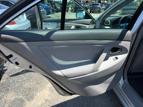 Used 2011 Toyota Camry LE FWD image 13