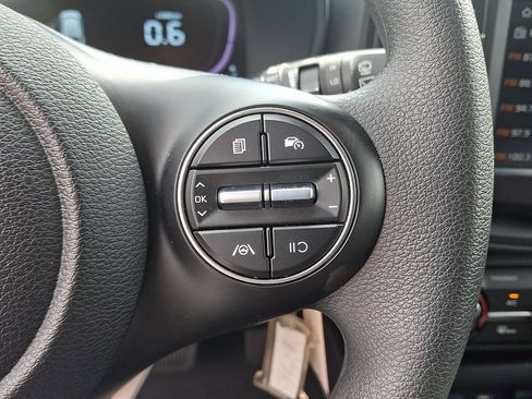Used 2025 Kia Soul LX w/ LX Technology Package FWD image 24