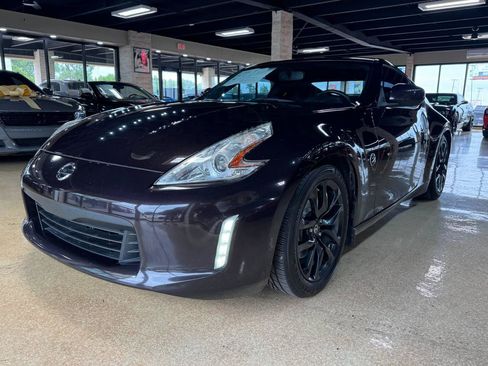 Used 2016 Nissan 370Z Touring RWD image 3