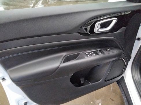 New 2026 Jeep Compass Latitude image 10