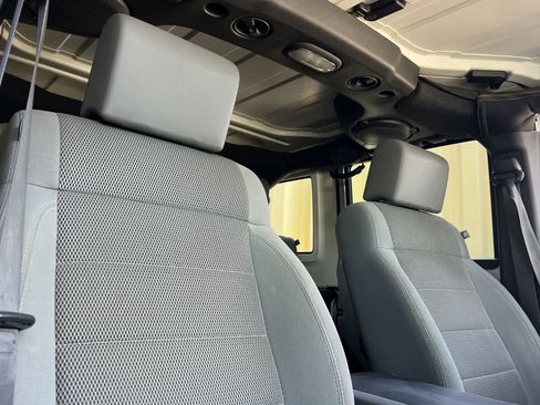 Used 2007 Jeep Wrangler Unlimited Sahara AWD/4WD image 18