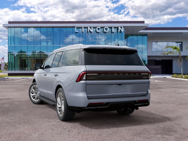 New 2027 Lincoln Navigator Premiere RWD image 8