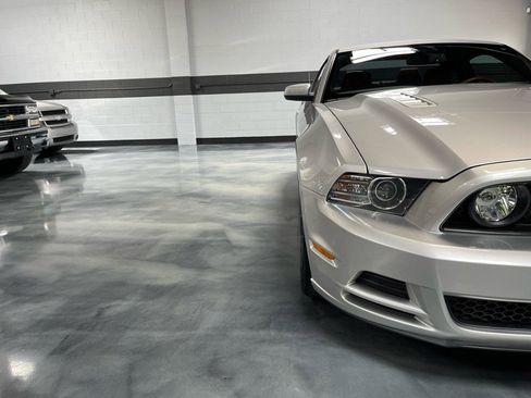 Used 2013 Ford Mustang GT Premium image 6