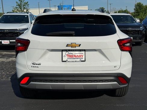 New 2026 Chevrolet Trax LT w/ Driver Confidence Package FWD image 4
