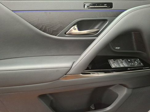 Used 2024 Lexus LX 600 4WD w/ Luxury Package image 8