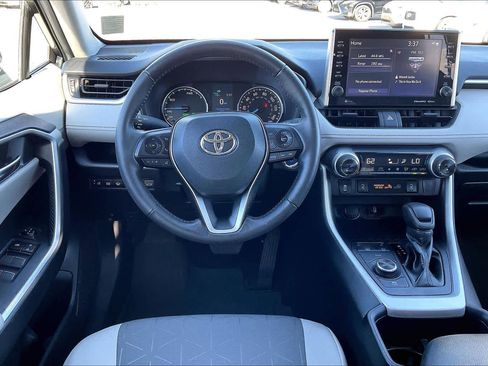 Used 2022 Toyota RAV4 XLE w/ Convenience Package image 5