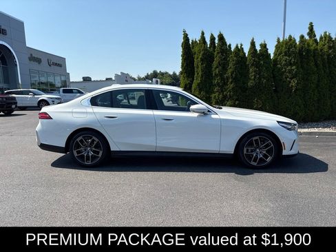 Used 2026 BMW 530i xDrive AWD/4WD image 2