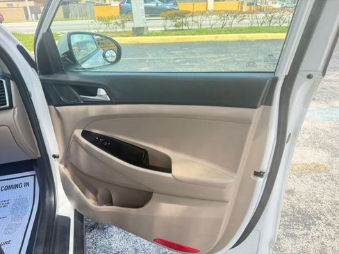 Used 2020 Hyundai Tucson Value FWD image 12