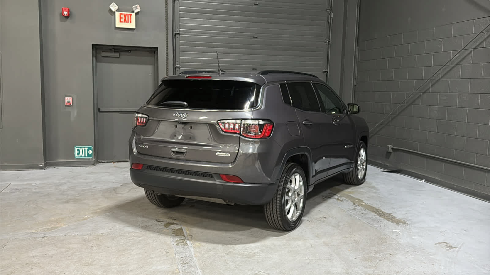 Used 2024 Jeep Compass Latitude AWD/4WD image 5